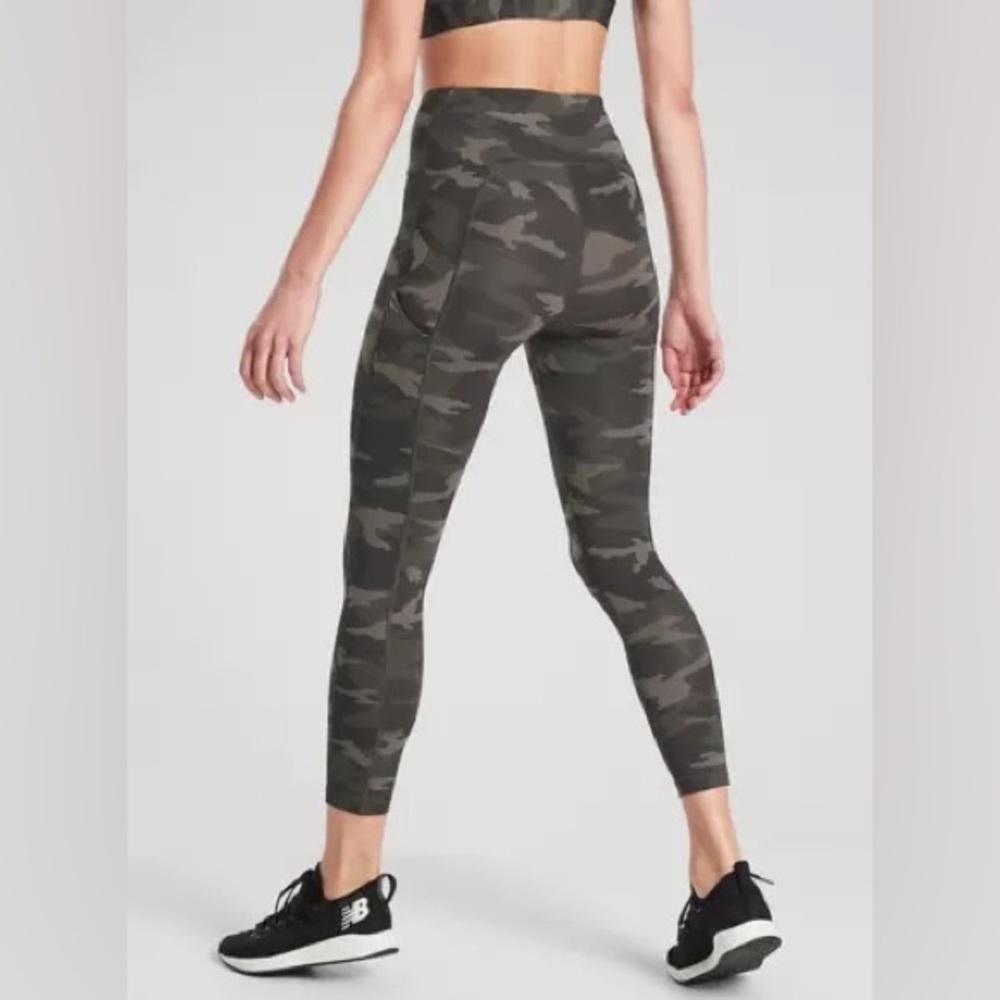 Athleta Ultimate Stash Pocket Camo 7/8 Tight olive XXS leggings side pockets